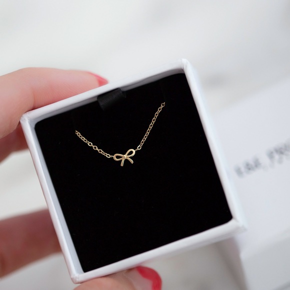 14k Gold Bow Necklace - Picture 3 of 3
